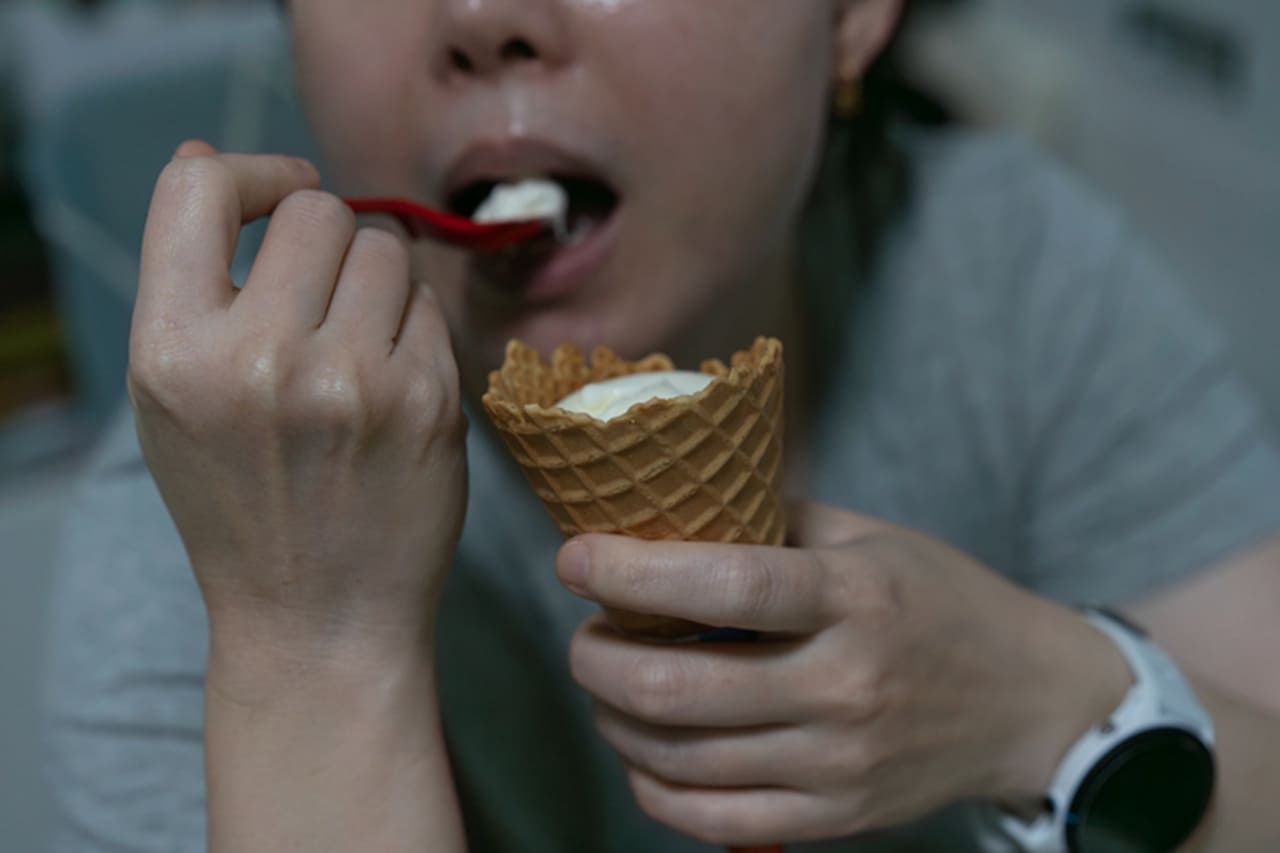 '최악의 경우, 응급실 실려갈 수도..' 아무리 더워도 절대 먹으면 안 되는 아이스크림 '형태' 특징 (+성분)