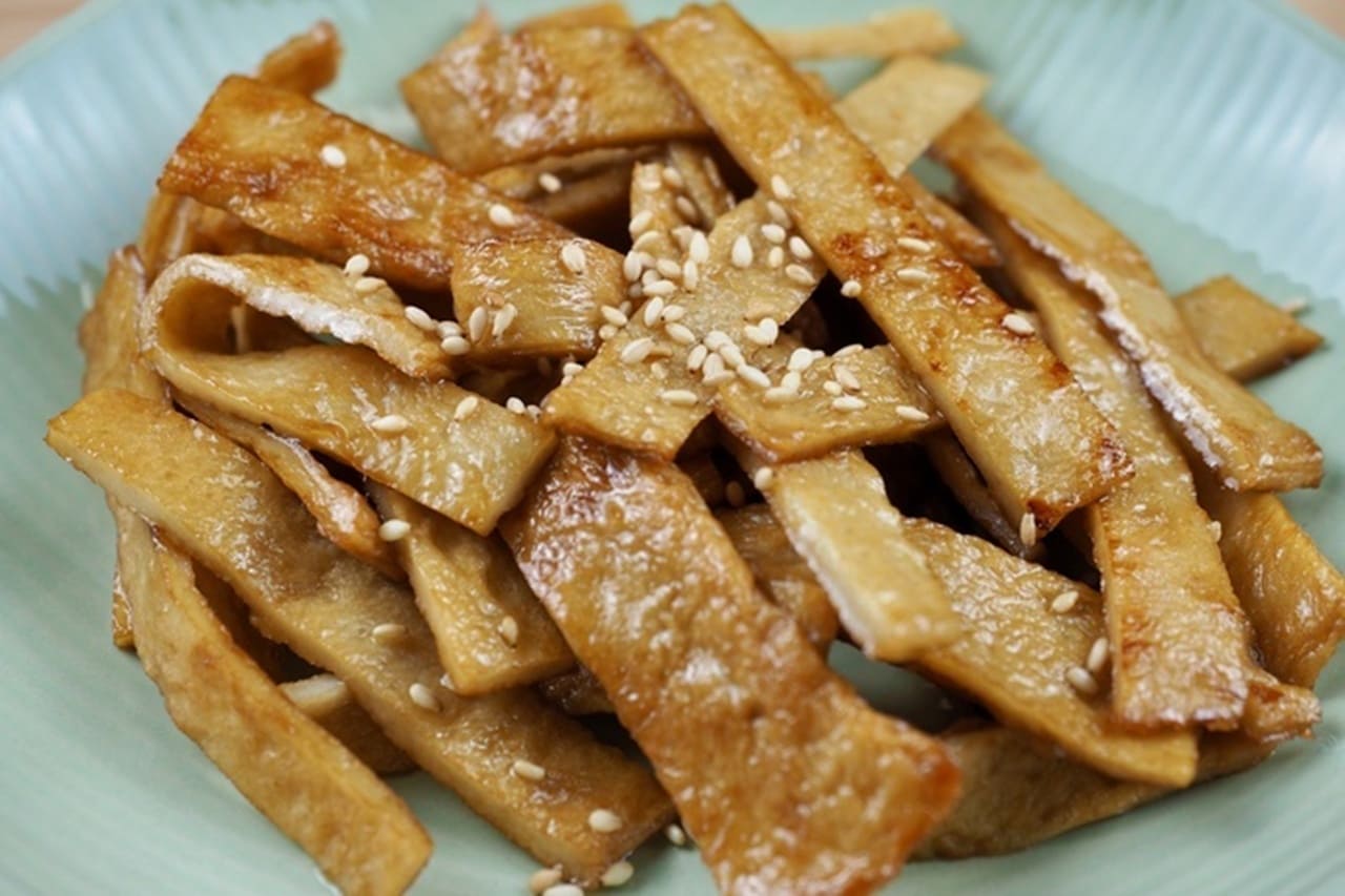 '식용유 넣으면 안 됩니다..' 한국인 대표 반찬 어묵볶음, 훨씬 더 촉촉하고 맛있게 만드는 '초간단' 레시피